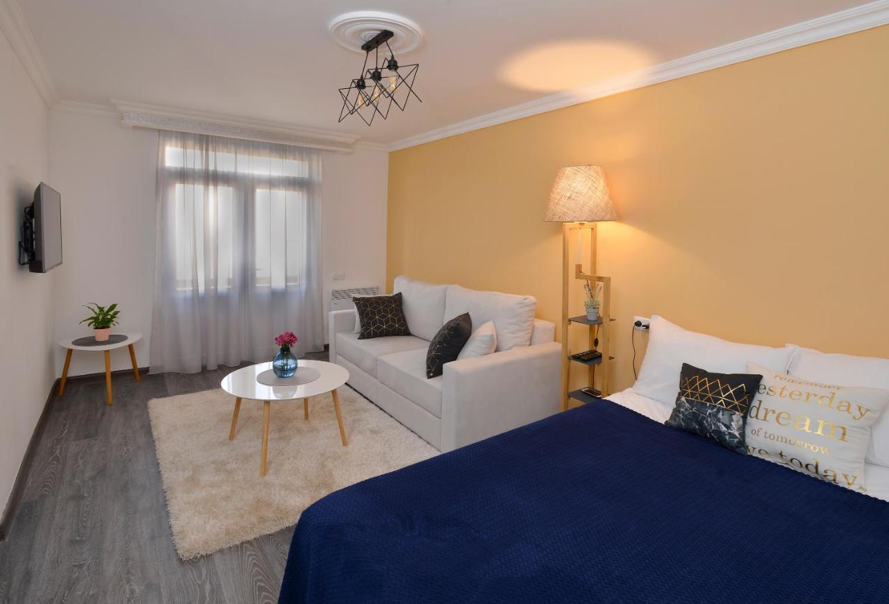 Kayaran Home Gjoemri Buitenkant foto